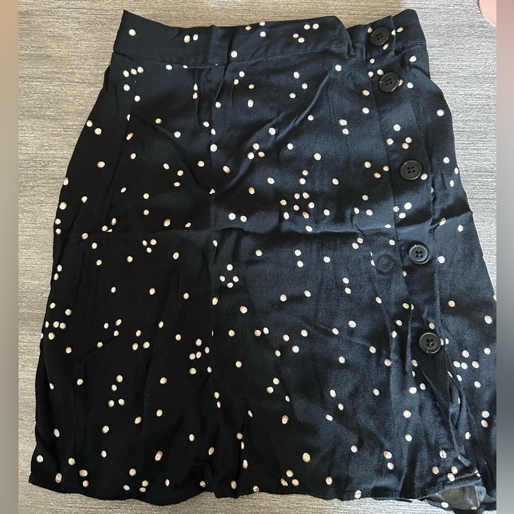 H&M Skirt - Size 2 🫧